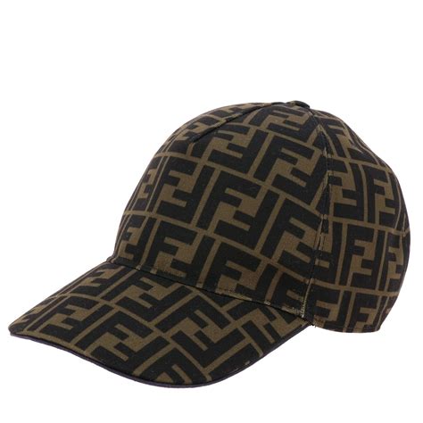 Cappello Fendi .